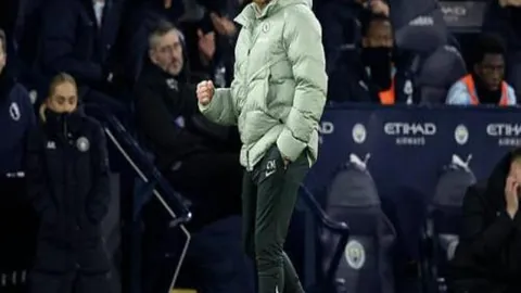 CBA最新排名公布：辽宁五连胜跃居第三，四强形势突变，上海逆境突破