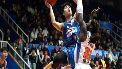 库卢塞夫斯基边路风骚突破，一击得分惊艳全场